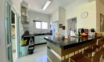 Imagem 4: Apartamento para venda possui 220 metros quadrados com 3 quartos em Meia Praia - Itapema