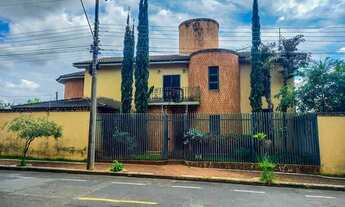 Imagem 2: Sobrado Charmoso com área de lazer completa para receber amigos e familiares