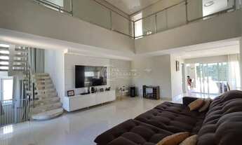 Imagem 4: Casa com 4 Quartos, sendo 3 Suítes, Porteira Fechada, de Alto Padrão à Venda no Alphaville