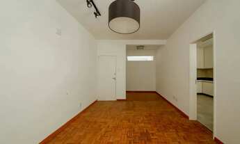 Imagem 2: Apartamento de frente com 2 quartos e vaga no Centro para venda