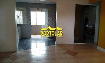 Imagem 6: Casa, em piso superior (segundo pavimento), com dois dormitórios, sala com lareira, sacada