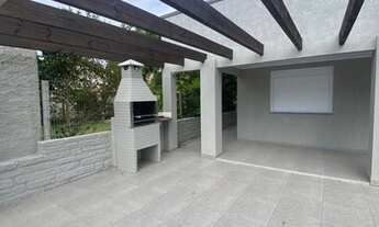 Imagem 3: Casa com 110m² em amplo terreno, 3 dormitórios (2 suites), junto ao centro na praia de Tra