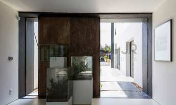 Imagem 7: Vendo belissíma casa com iluminação natural, arquitetura moderna e minimalista. Distribuí