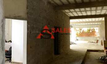 Imagem 4: Prédio em obra (faltando finalizar) em excelente localização, de esquina, em frente a uma