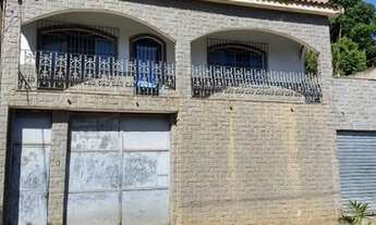 Imagem: Casa 190 m², dois andares, 3 quartos, duas