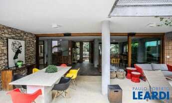 Imagem: CASA ASSOBRADADA - ALTO DE PINHEIROS - SP