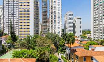 Imagem 5: Totalmente Reformado! 5 Quartos e 2 Suítes! Metrô Oscar Freire a 5 minutos á pé!