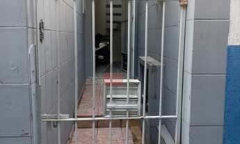 Imagem 3: Sobrado em vila fechada, com portão automático sem condomínio, à venda, com 100m², quintal