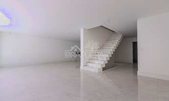 Imagem 3: Casa nova em condomínio fechado, jardim, piscina, em região arborizada e segura na Rua Man