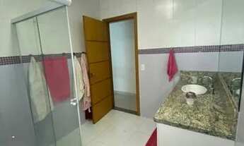 Imagem 5: Sobrado para aluguel e venda possui 220 metros quadrados com 4 quartos