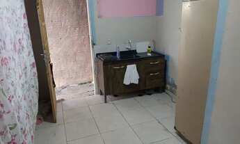 Imagem 2: Aluga-se kitnet Casa com 1 dormitório