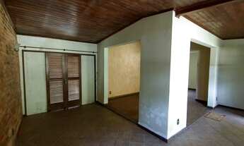 Imagem 4: Casa para venda com terreno de 3 mil metros aproveitável - Vila Militar - Petrópolis - RJ