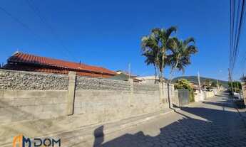 Imagem 2: Casa com 88m² e terreno de 360m² á aproximadamente 2,5 km da Praia dos Ingleses