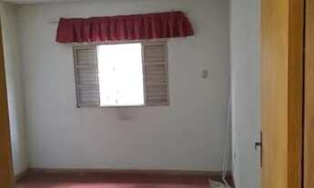 Imagem 3: Terreno com casa simples