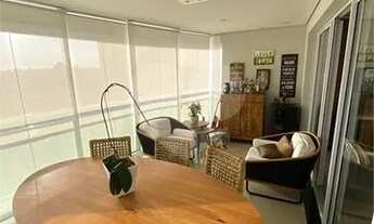 Imagem 6: Apartamento na Mooca com 127m2 com 3 dormitórios, sendo 3 suítes, 4 banheiros varanda gour