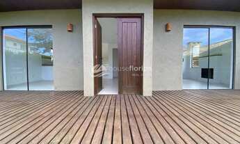 Imagem 7: Aconchego, natureza e estilo em uma casa com 2 dormitórios e amplo terreno de 440m² no Rio