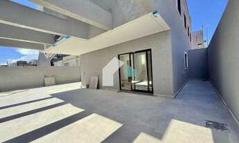 Imagem: Sobrado triplex não geminado, com amplo