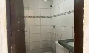 Imagem 2: Casa à venda com 2 quartos, suíte, closet e quintal, R$ 140.000