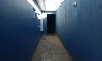 Imagem 3: Casa ampla com quintal e 3 dormitórios para alugar no bairro Chácara das Pedras