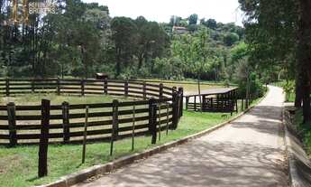 Imagem 3: Sítio na cidade de Itatiba, porteira fechada