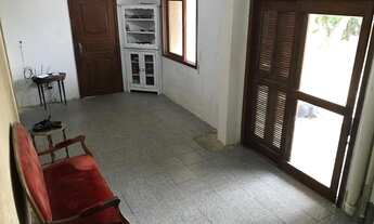 Imagem 2: Lindo sítio medindo 1147m2, plano, cercado, jardim espetacular, gramado e arborizado, água