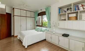 Imagem 4: Casa de esquina com 270m² construídos