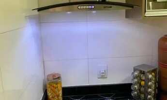 Imagem 3: Apto à venda tem 72 m2, com 2 quartos(1 suíte) sala com sacada banh soc. cozinha a/serv