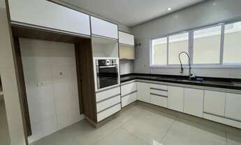 Imagem 5: Casa de condomínio sobrado para venda tem 220 metros quadrados com 3 quartos