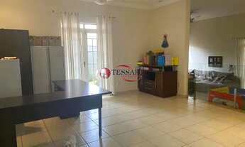 Imagem 2: Aluga-se casa com 3 suítes (c/ ar-condicionado), 3 salas grandes, cozinha, lavanderia, esc