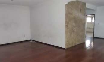 Imagem 2: Sobrado para aluguel e venda tem 350 metros quadrados com 4 quartos em Vila Ipojuca - São