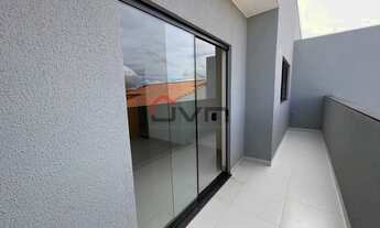 Imagem 6: Lindo sobrado a venda, contando com 3 quartos, sendo um suíte com sacada, sala ampla