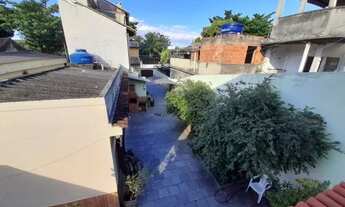 Imagem 3: Baixou em Bangu! Ideal para duas famílias 5 quartos, 2 casas ótima localização