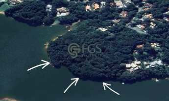 Imagem 2: Terreno único à beira da represa com 9557m² no condomínio Veleiros de Ibiúna-SP