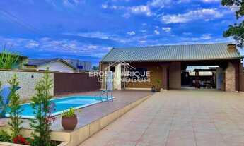 Imagem 2: Casa com Piscina e Edícula em Terreno Amplo - Bairro Figueira, Guaratuba!