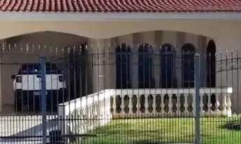Imagem 2: Casa à venda na Zona 2 Maringá Ampla e bem localizada com 4 Quartos e 2 Suítes
