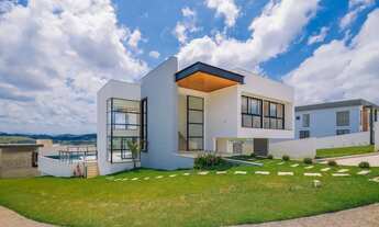 Imagem 2: Uma casa exclusiva em um amplo terreno de esquina no Alphaville para venda