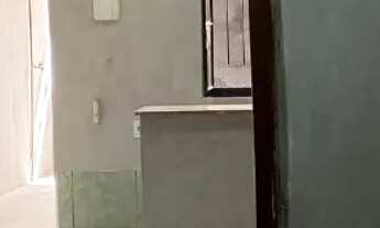 Imagem 2: Aluga-se uma kitnet independente com garagem