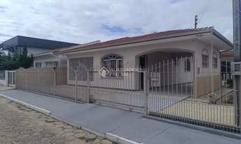 Imagem 3: Casa à Venda no Centro - Terreno de Esquina