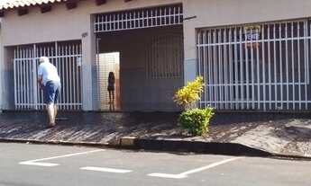 Imagem: Vende-se uma casa na Avenida Indaiá