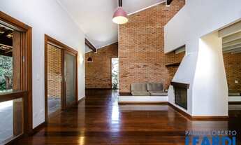 Imagem: CASA ASSOBRADADA - ALTO DE PINHEIROS - SP