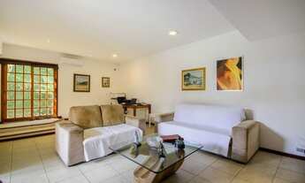 Imagem 5: Excelente Casa, 02 Suítes, 02 Vagas, Jardim Amplo, muito verde, Piscina, Churrasqueira e O