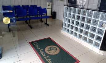 Imagem 2: Prédio parado clínicas