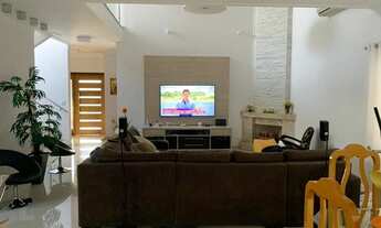 Imagem 3: Casa de Condomínio com 4 Suítes à Venda em Arujá Ville, 230 m²