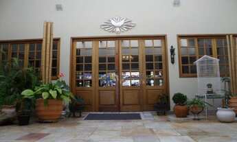 Imagem 3: Belíssima Casa no Centro de Guararema com mais de 1000m² de Área Construída em Terreno de