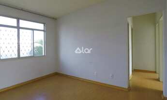 Imagem 2: Apartamento 2 Quartos, D.C.E. com Banho, Armários Planejados e 1 Vaga Coberta no Bairro Pl