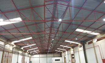 Imagem 2: Galpão com 4400 metros com 8 docas, pé direito 7 metros em Jardim Limoeiro