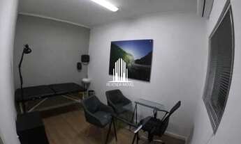 Imagem 5: Imóvel reformado há 4 anos, possui 4 salas para atendimento, uma copa e ampla recepção