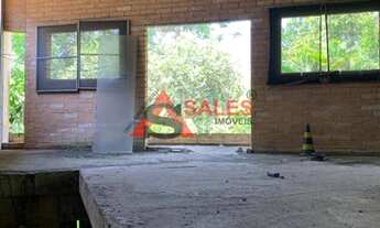 Imagem 5: Prédio em obra (faltando finalizar) em excelente localização, de esquina, em frente a uma