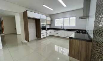 Imagem 4: Casa de condomínio sobrado para venda tem 220 metros quadrados com 3 quartos