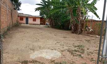 Imagem 2: Lote com casa Casa com 1 dormitório